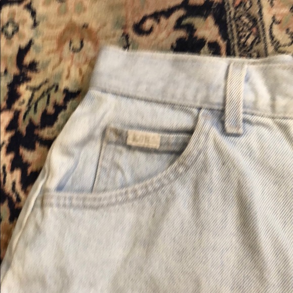 Vintage 90s Lee light denim jean mom shorts - Picture 2 of 5